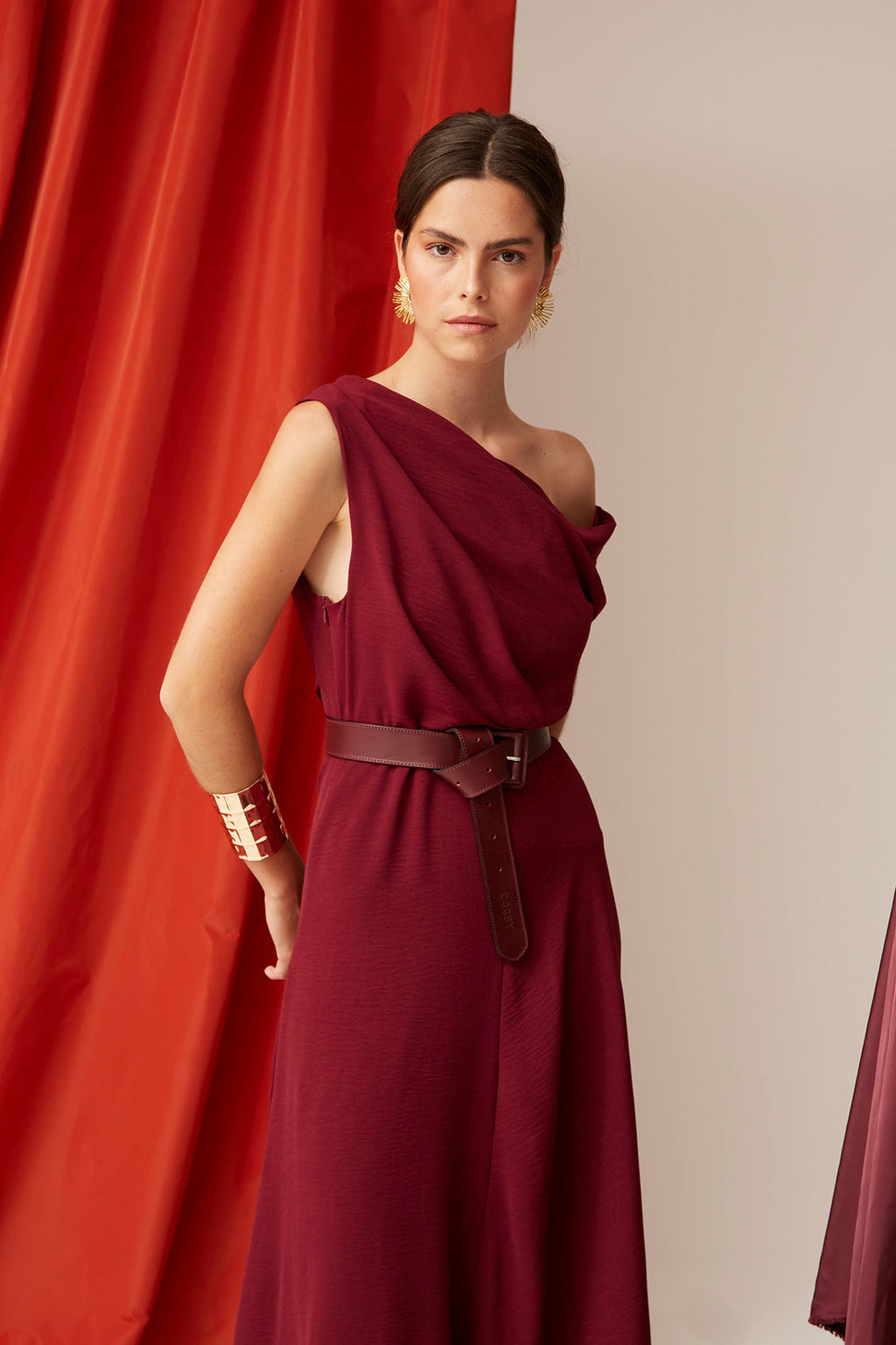 ADELINA - VESTIDO ASIMÉTRICO FLUIDO