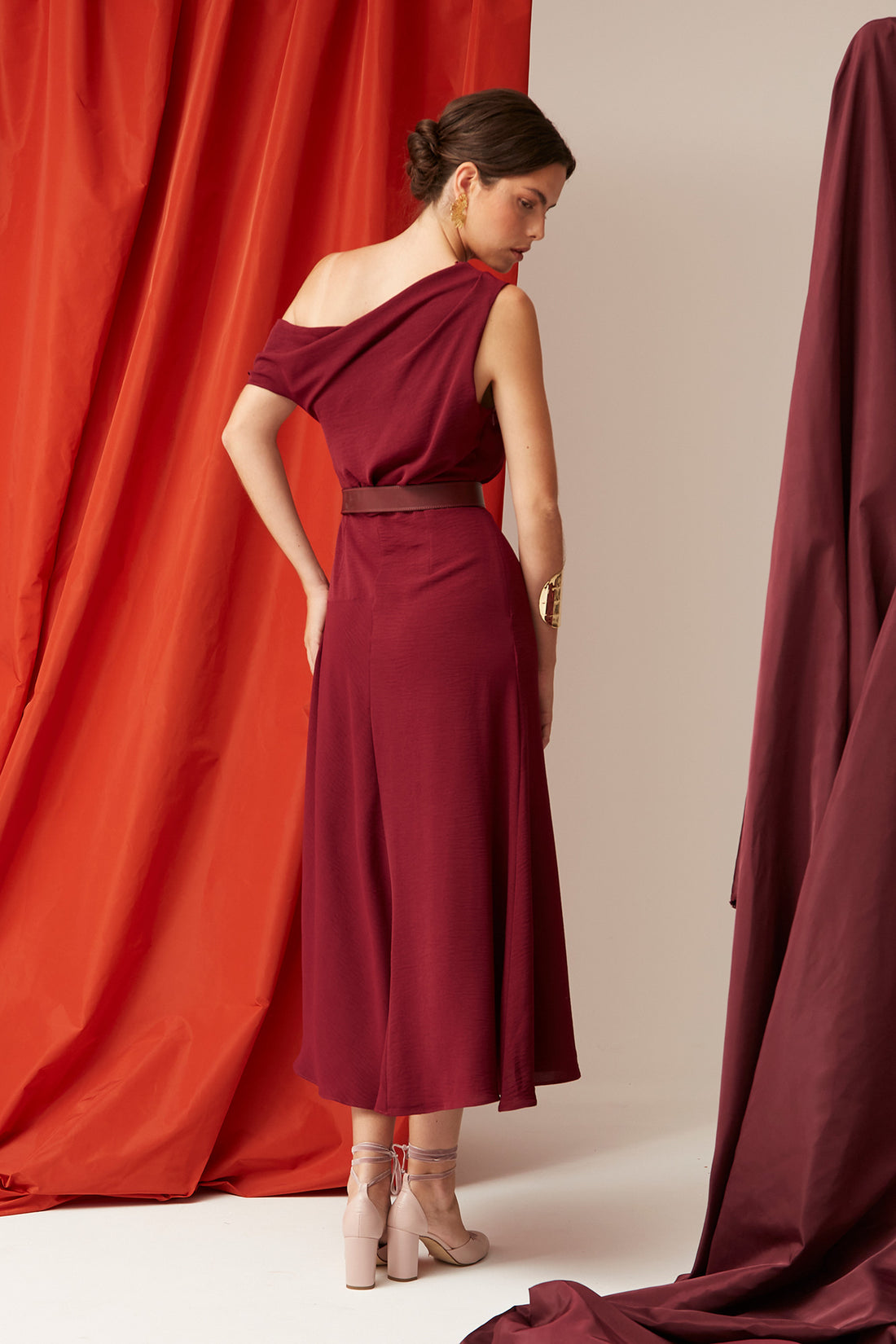 ADELINA - VESTIDO ASIMÉTRICO FLUIDO