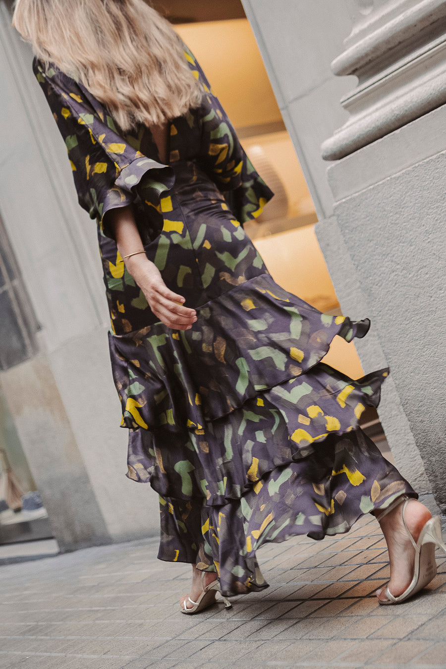 RAQUEL - VESTIDO LARGO ESCOTE V CON VOLANTES