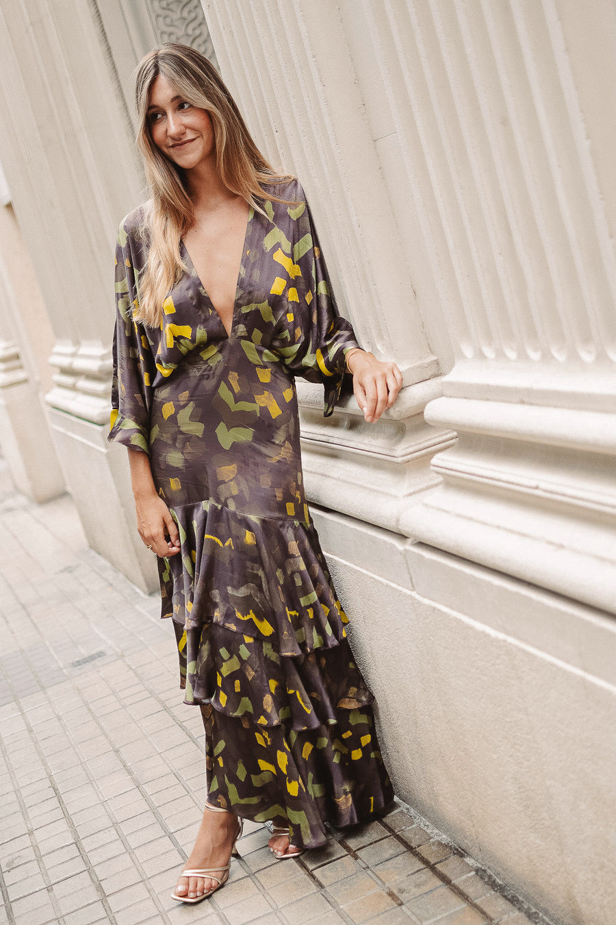 RAQUEL - VESTIDO LARGO ESCOTE V CON VOLANTES
