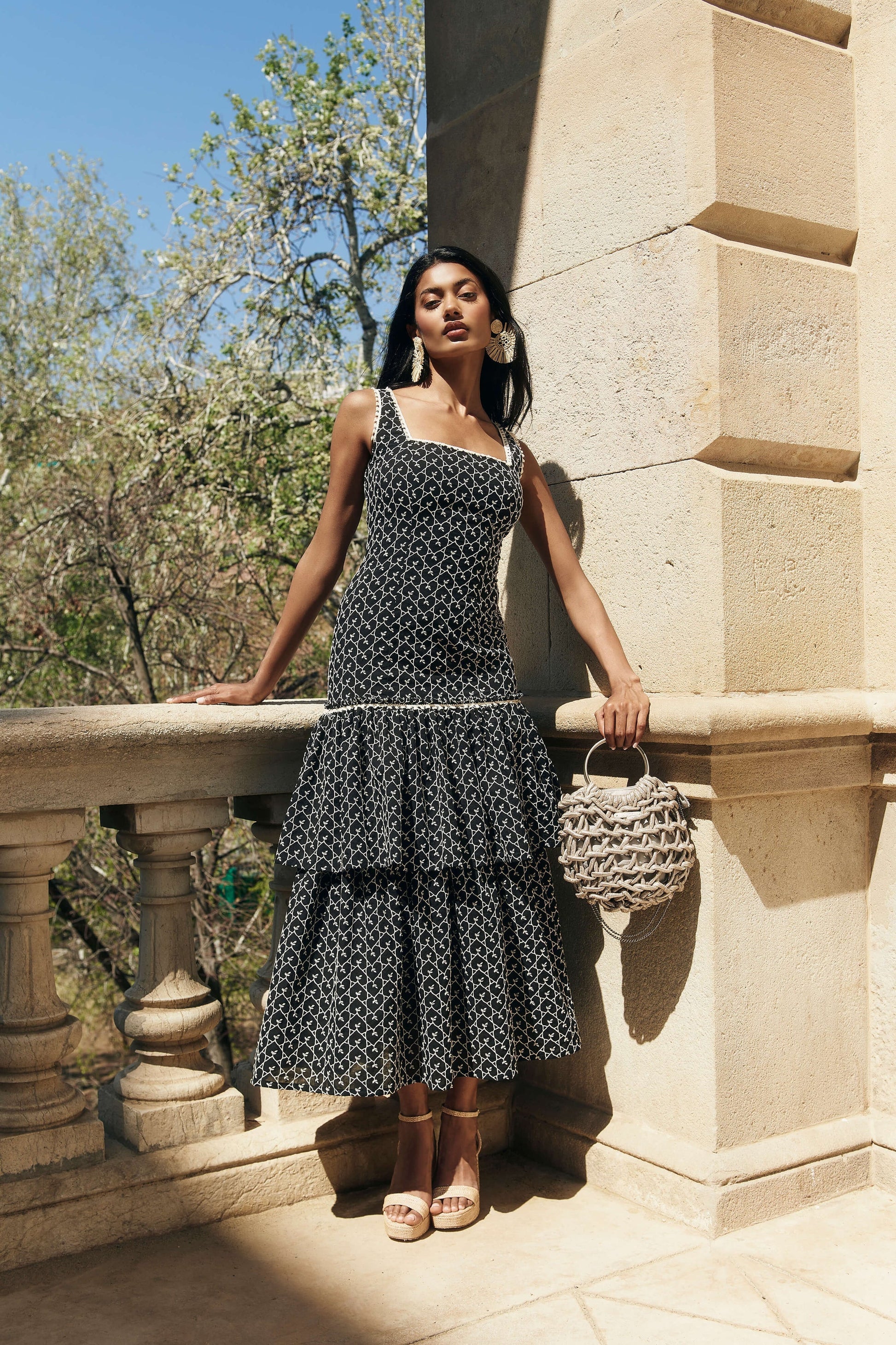 AUXI - VESTIDO MIDI ENTALLADO CON VOLANTES