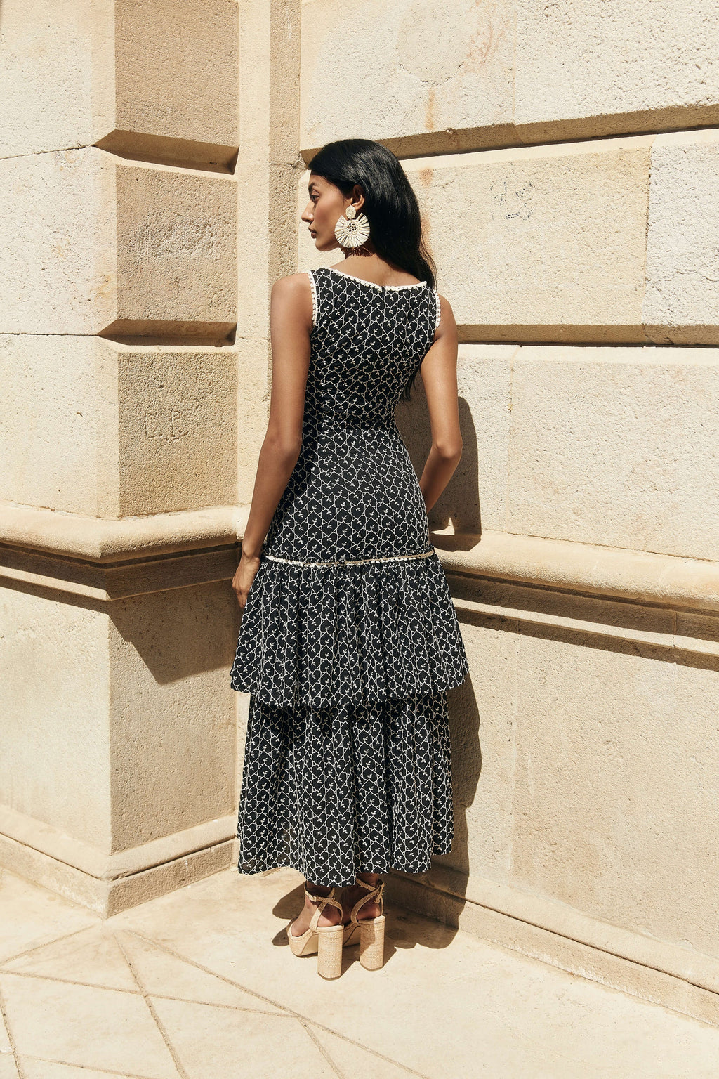 AUXI - VESTIDO MIDI ENTALLADO CON VOLANTES