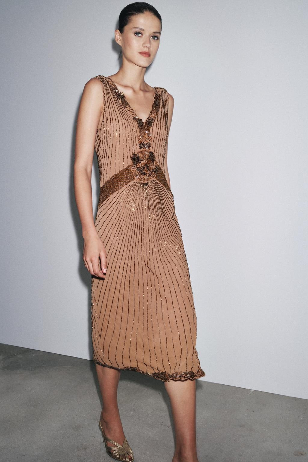 CYNTHIA - VESTIDO MIDI BORDADO