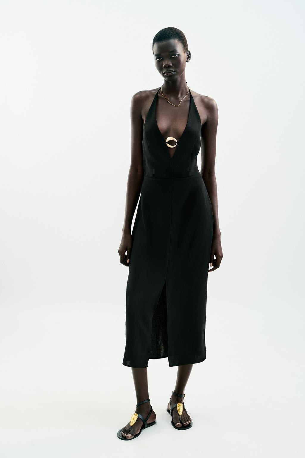 MAIDER - VESTIDO HALTER CON DETALLE METÁLICO