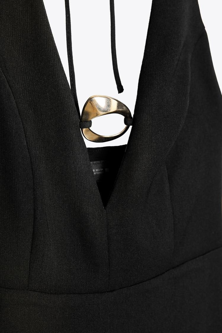 MAIDER - VESTIDO HALTER CON DETALLE METÁLICO