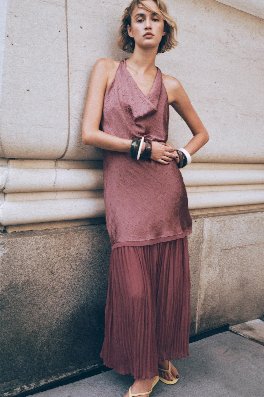 MARTA - VESTIDO HALTER PLISADO  FLUIDO