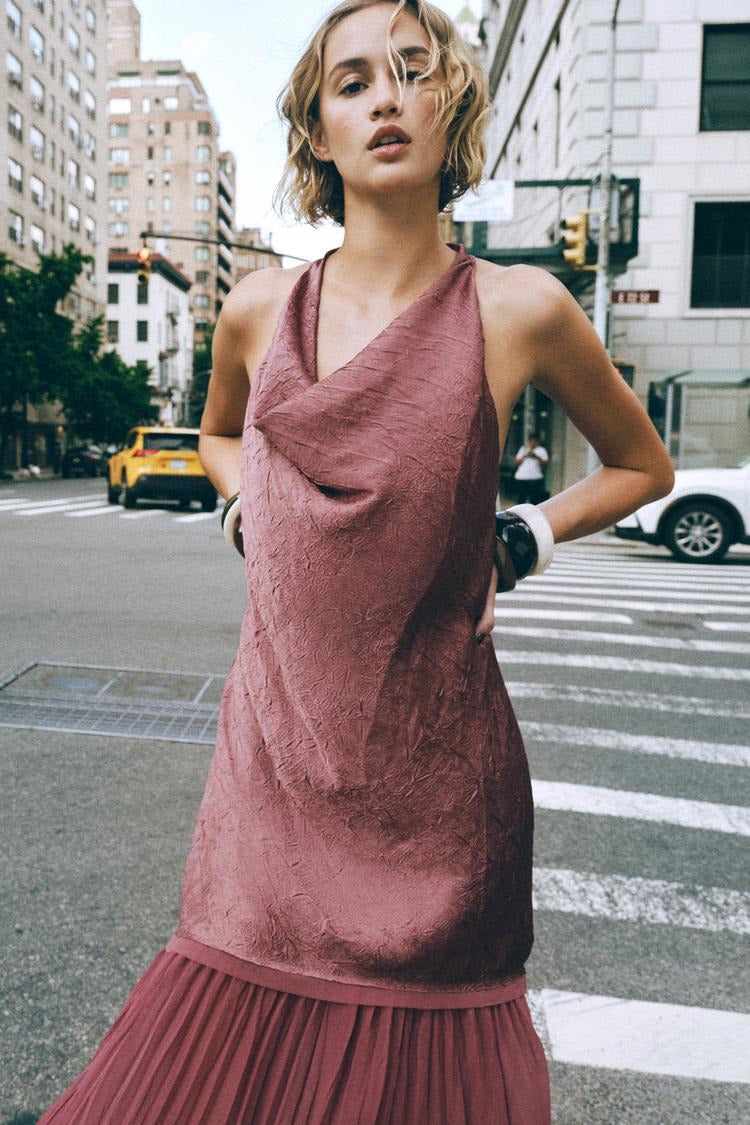 MARTA - VESTIDO HALTER PLISADO  FLUIDO