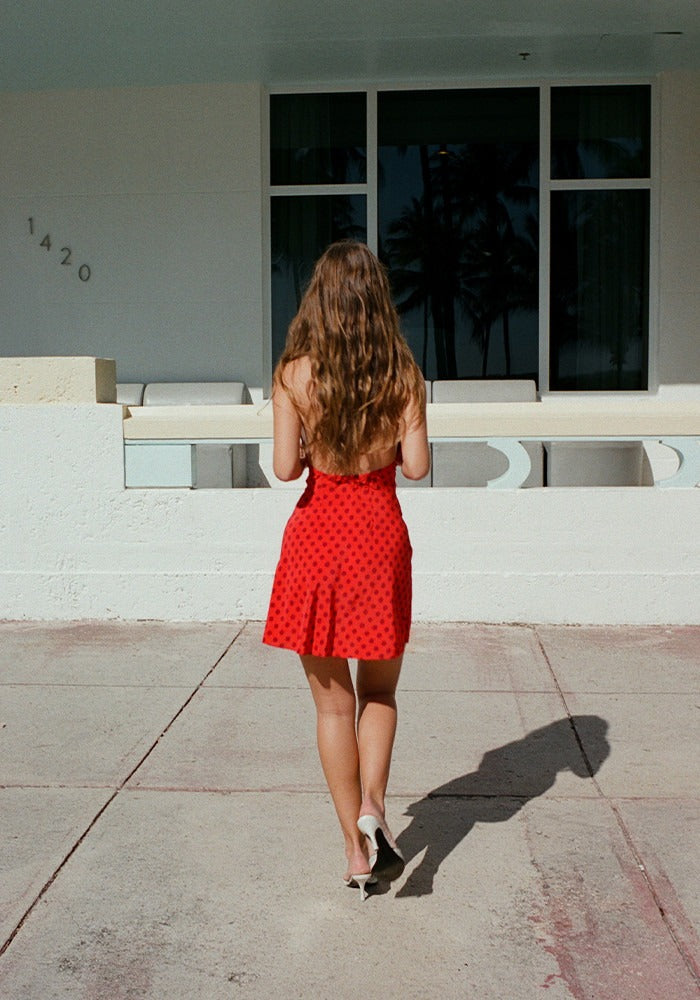 MELANIA - VESTIDO HALTER CORTO LUNARES