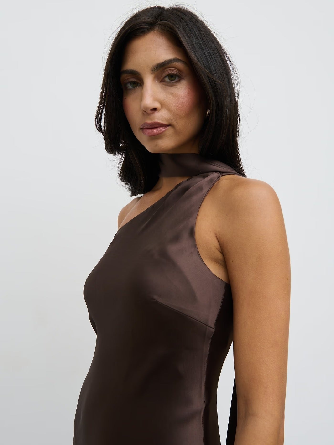 VERO - VESTIDO SATINADO ASIMÉTRICO LAZO