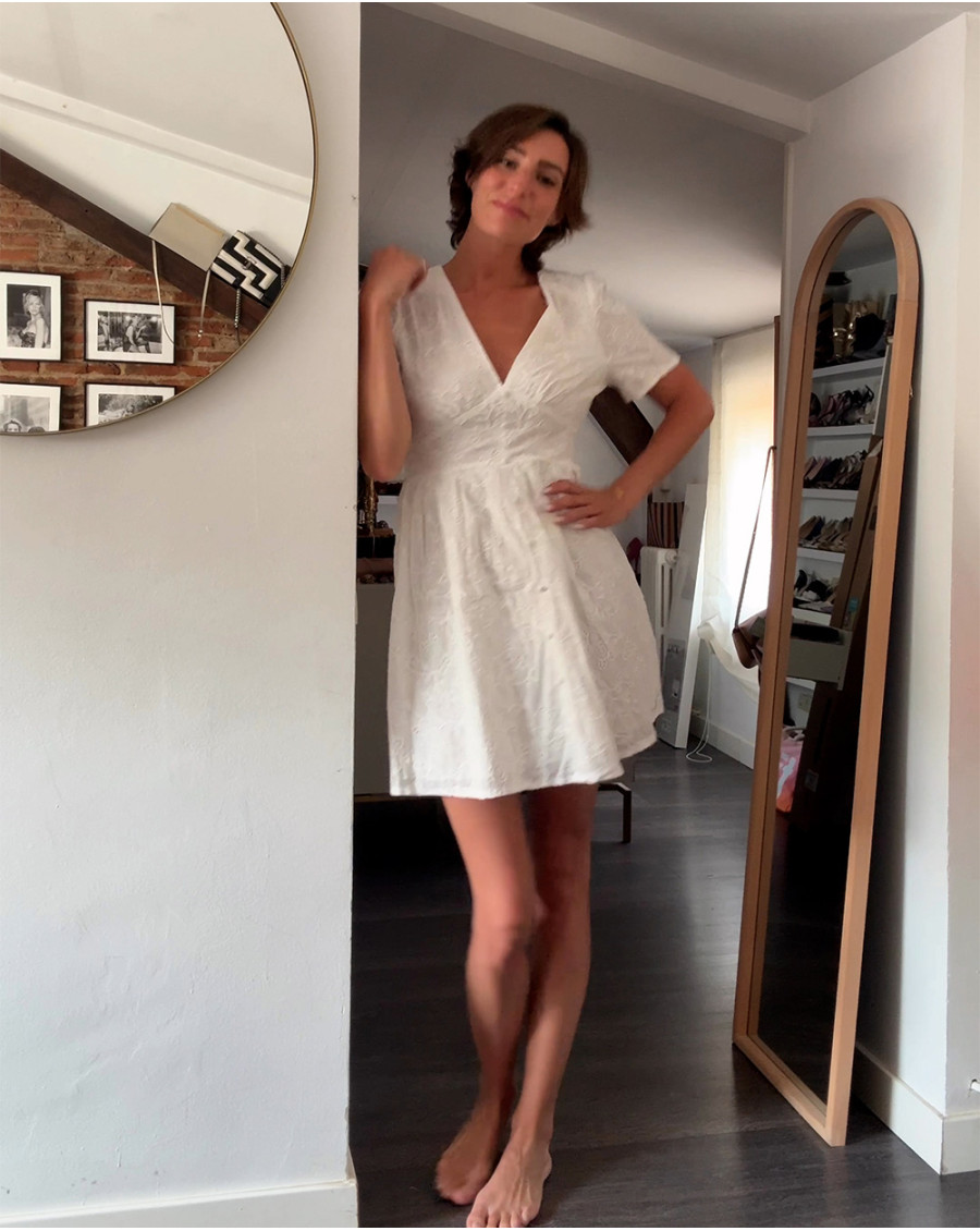 XARA - VESTIDO CORTO BORDADO ESCOTE V