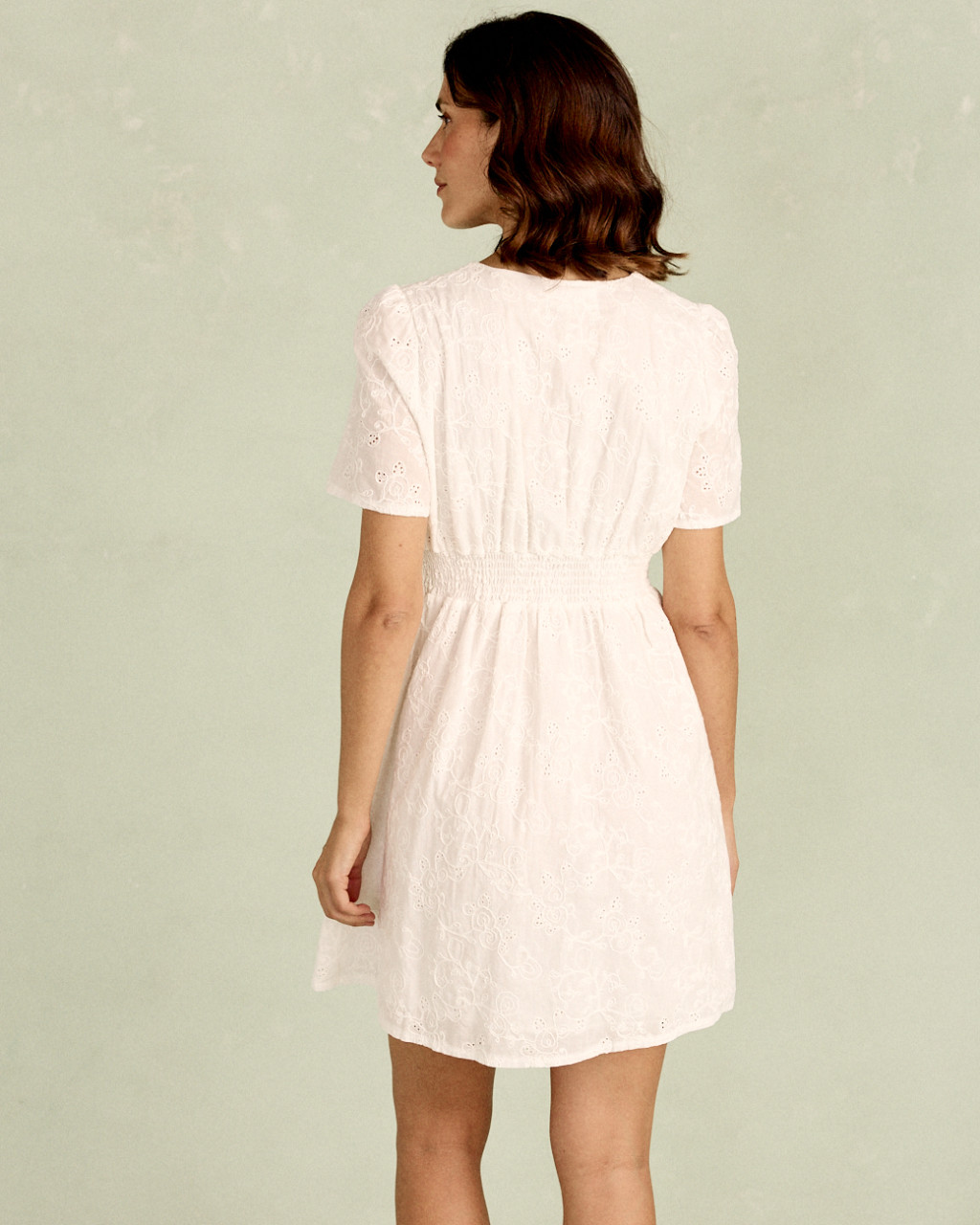 XARA - VESTIDO CORTO BORDADO ESCOTE V