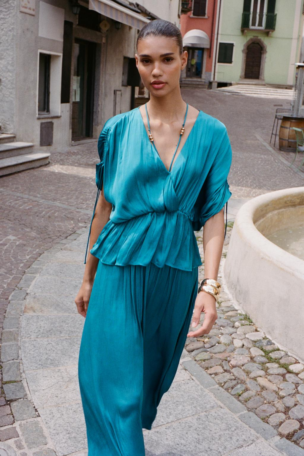 ARIADNA - CONJUNTO BLUSA Y FALDA