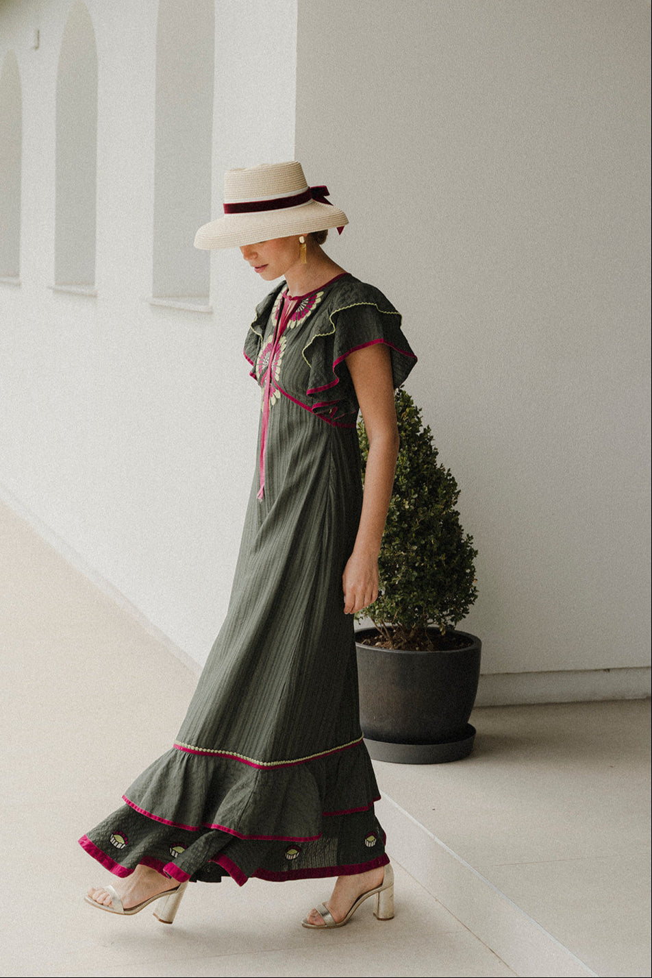 BERTHA - VESTIDO LARGO BORDADO VOLANTES