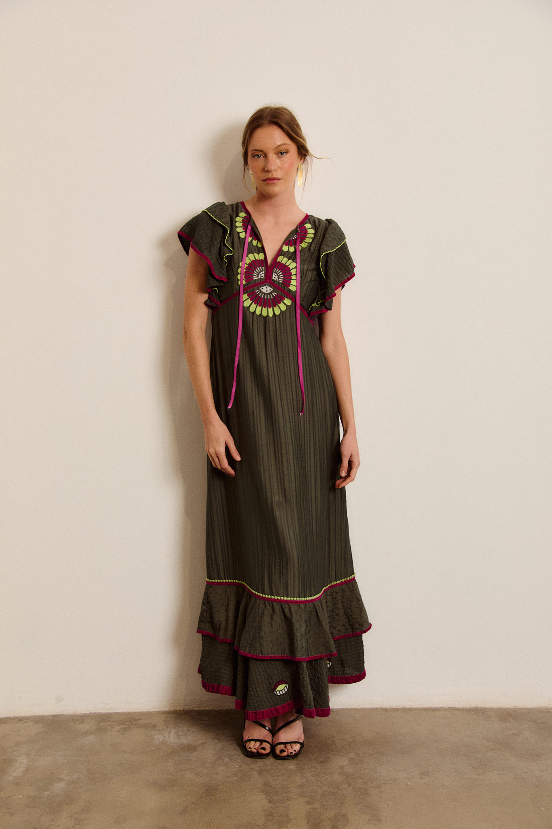 BERTHA - VESTIDO LARGO BORDADO VOLANTES
