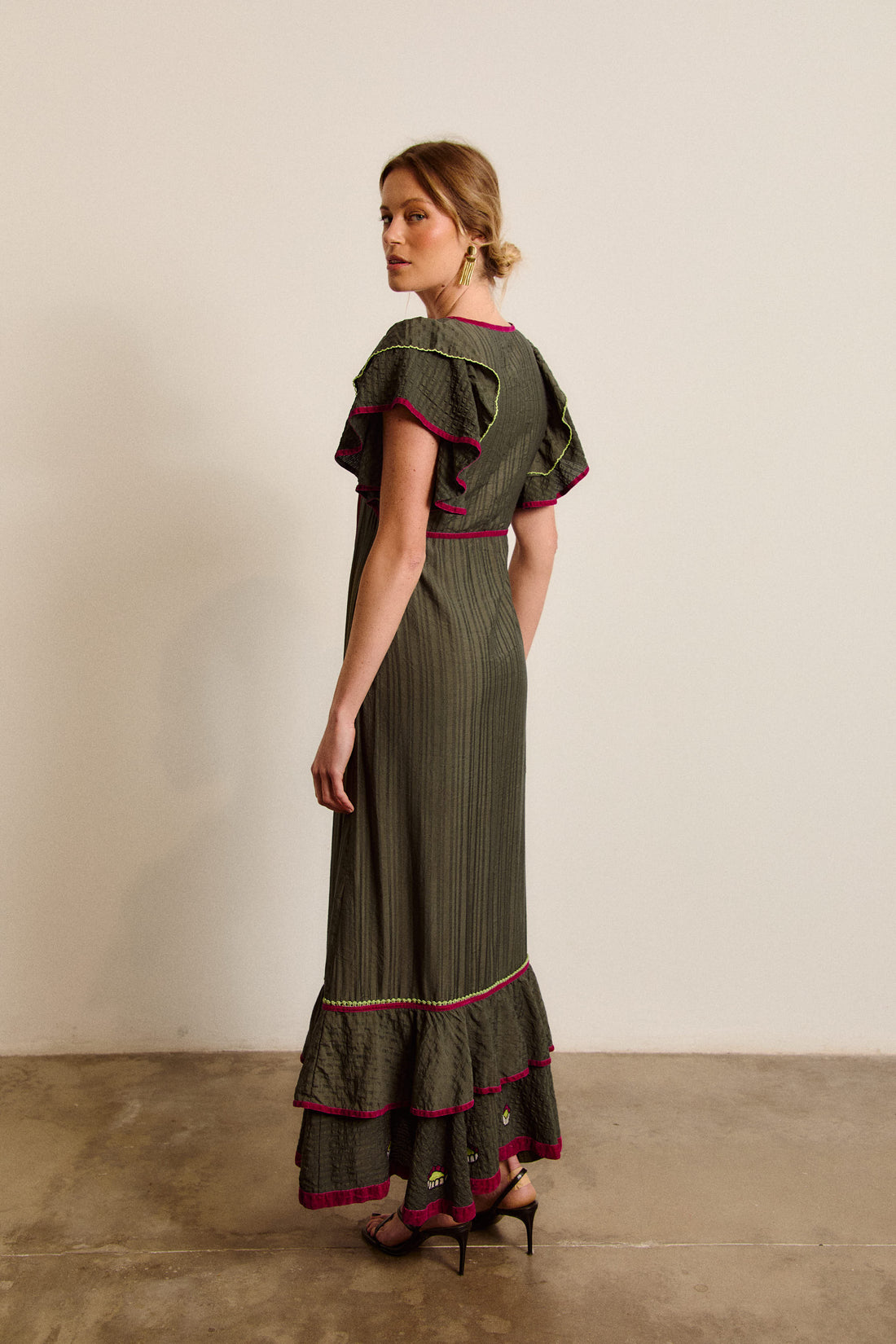 BERTHA - VESTIDO LARGO BORDADO VOLANTES
