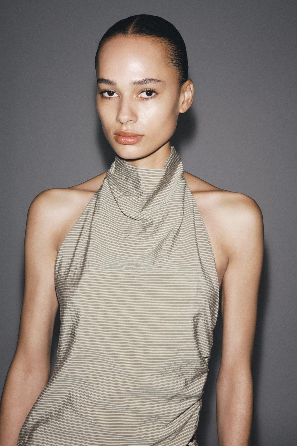 TXARO - VESTIDO CORTO HALTER CON CINTURÓN
