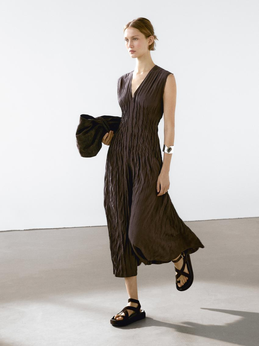 FIDELA - VESTIDO MIDI PLISADO MARRÓN