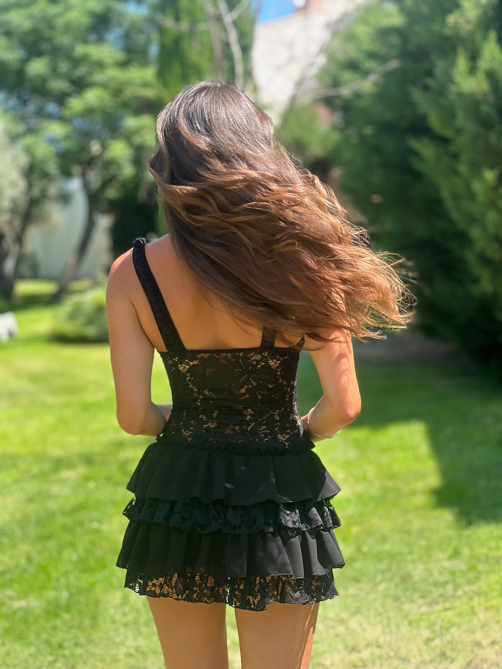 CAELIA - VESTIDO ESCOTE PROFUNDO VOLANTES