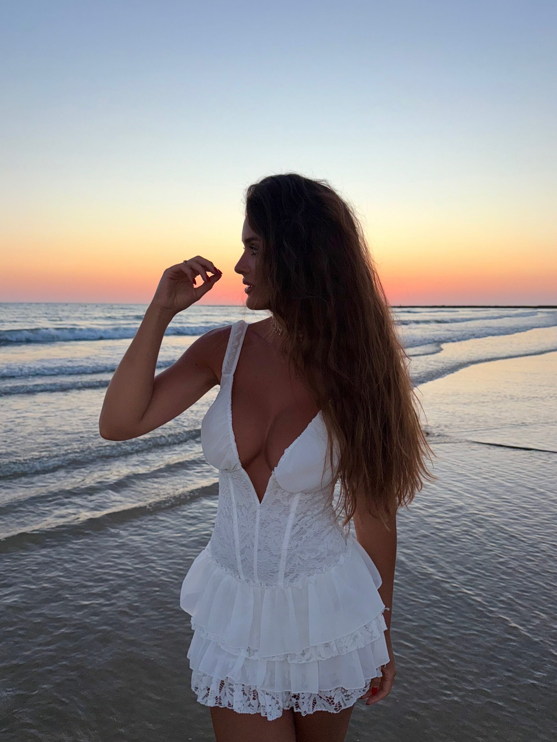 CAELIA - VESTIDO ESCOTE PROFUNDO VOLANTES