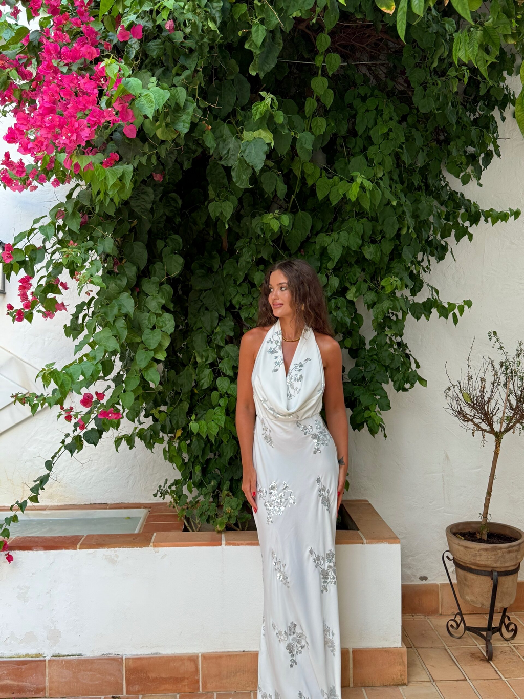 JADIRA - VESTIDO HALTER DRAPEADO BORDADO