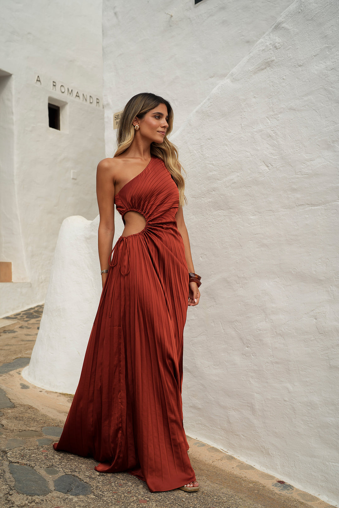CARMINA - VESTIDO LARGO PLISADO ASIMÉTRICO