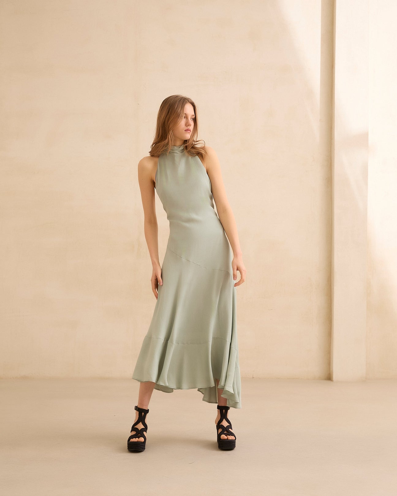 DANIELA - VESTIDO MIDI FLUIDO HALTER
