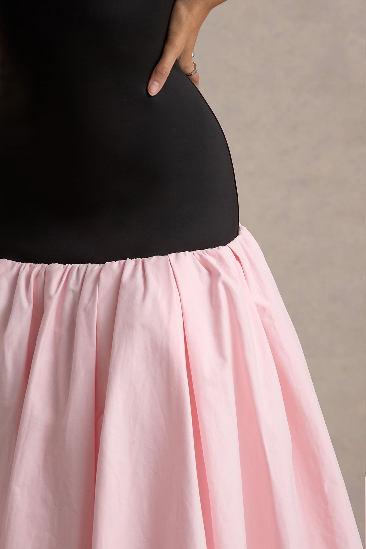 MAIRA - VESTIDO ESCOTE CUADRADO PÉPLUM